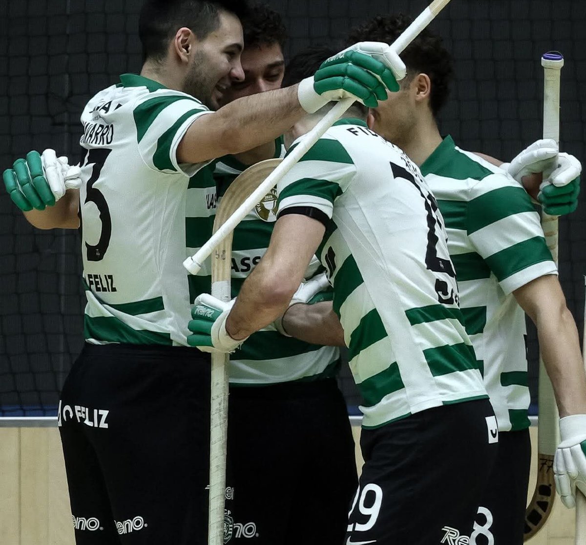 Hoje, dia de Carnaval, os Leões jogam em Braga, nas Goladas, contra o surpreendente HC Braga. Pelas 17h começa a luta pelos 3 pontos. Estamos concentrados. FORÇA SPORTING!