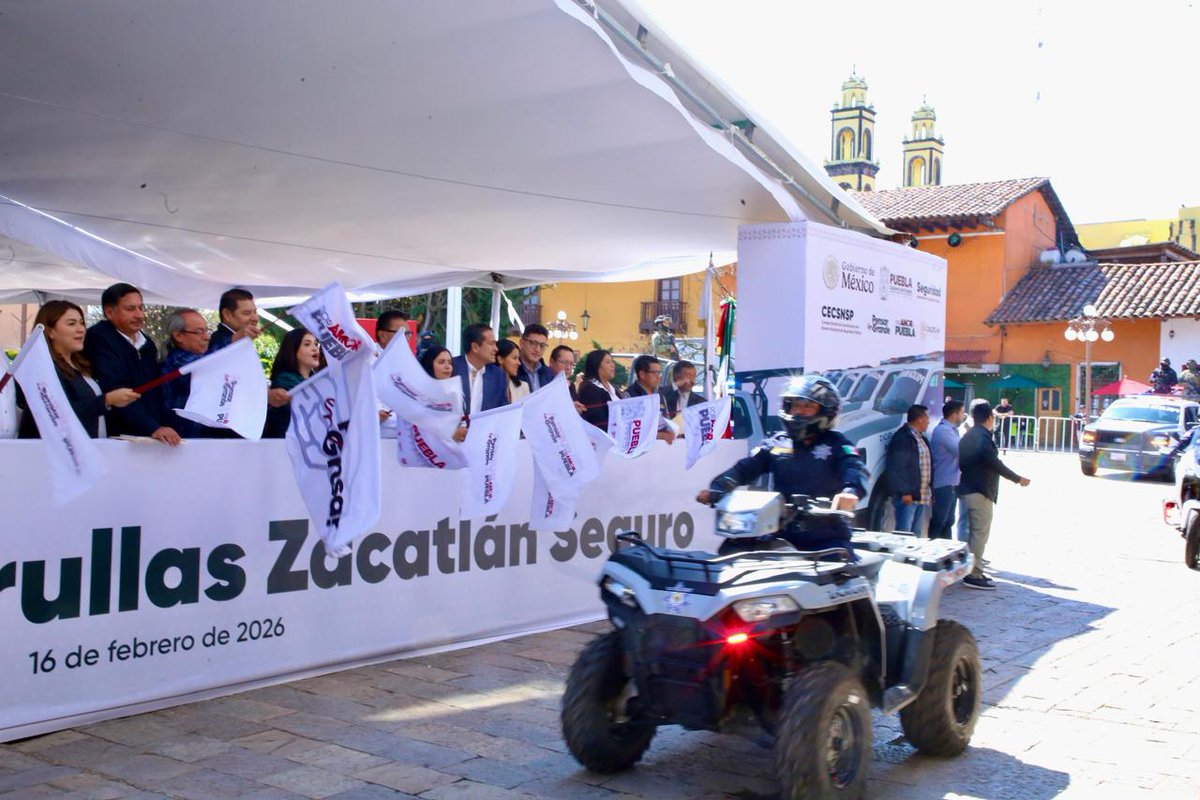 Desde #Zacatlán reforzamos la seguridad con la entrega de 18 nuevas patrullas, fortaleciendo la presencia policial y la capacidad de respuesta. 🚔

Con el gobernador <a href="/armentapuebla_/">Alejandro Armenta</a> y en coordinación con la presidenta <a href="/Claudiashein/">Claudia Sheinbaum Pardo</a>, seguimos construyendo #PazConBienestar. 🛡️
