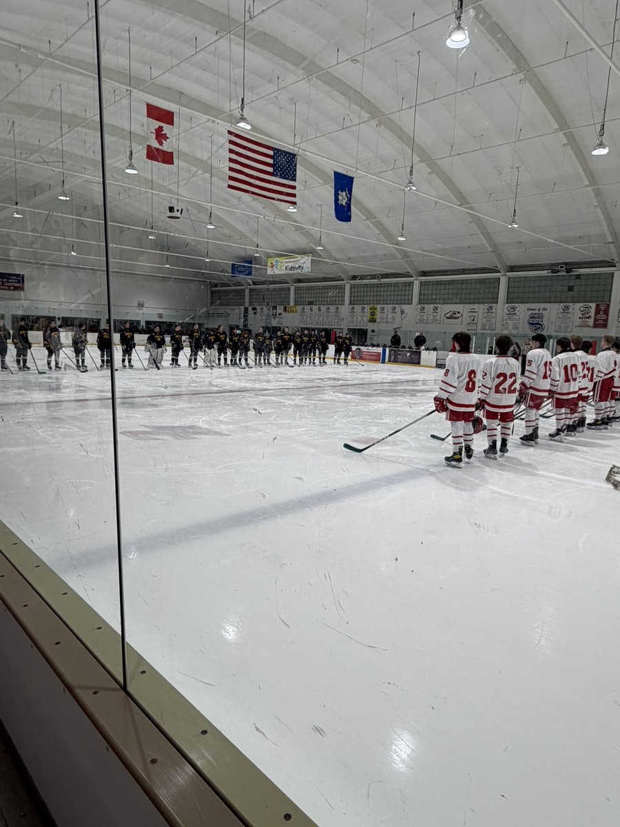 cthshockeytres's tweet photo. Conard vs Amity
#shouldercheck
@CTHKReport
@CTHKReportChris https://t.co/ybOkRfNWG0
