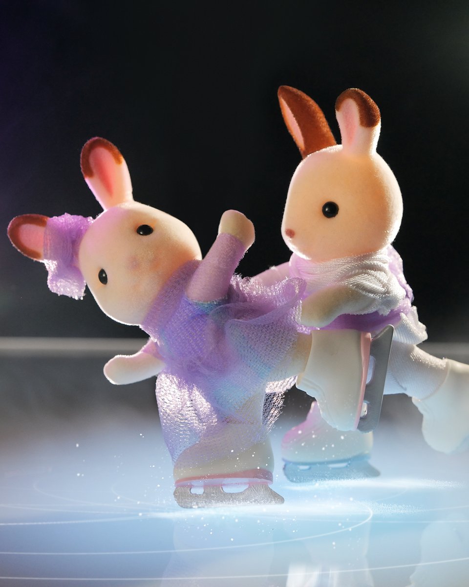 ショコラウサギのステラと、シナモンウサギのウィリアムがフィギュアスケートにペアで挑戦♪

息ぴったりのふたりは、華麗な演技を披露✨

とってもステキですね⛸

#シルバニアファミリー #シルバニア #フィギュアスケートペア