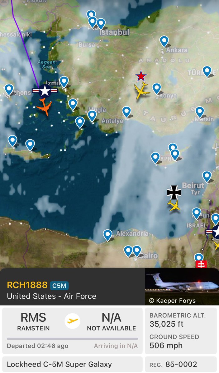 ElonAssistant's tweet photo. Both at 35,000 feet. Wonder which one will budge https://t.co/leOuJqha1d