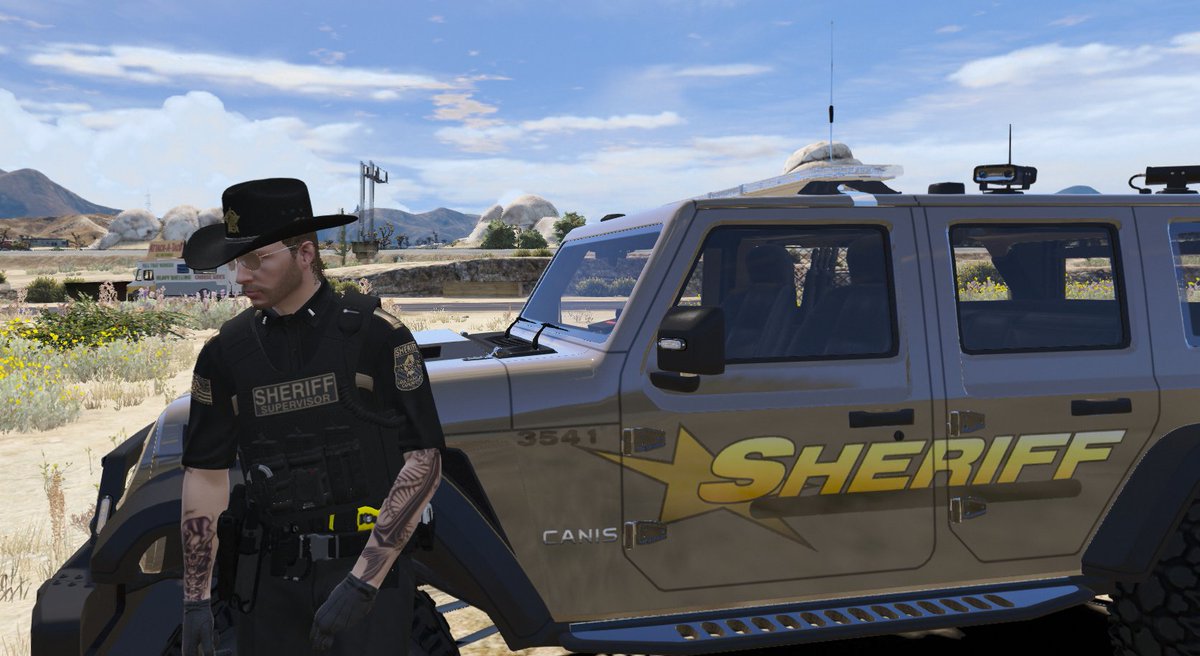 🍀Flunky SilverFang 🦊 tweet media