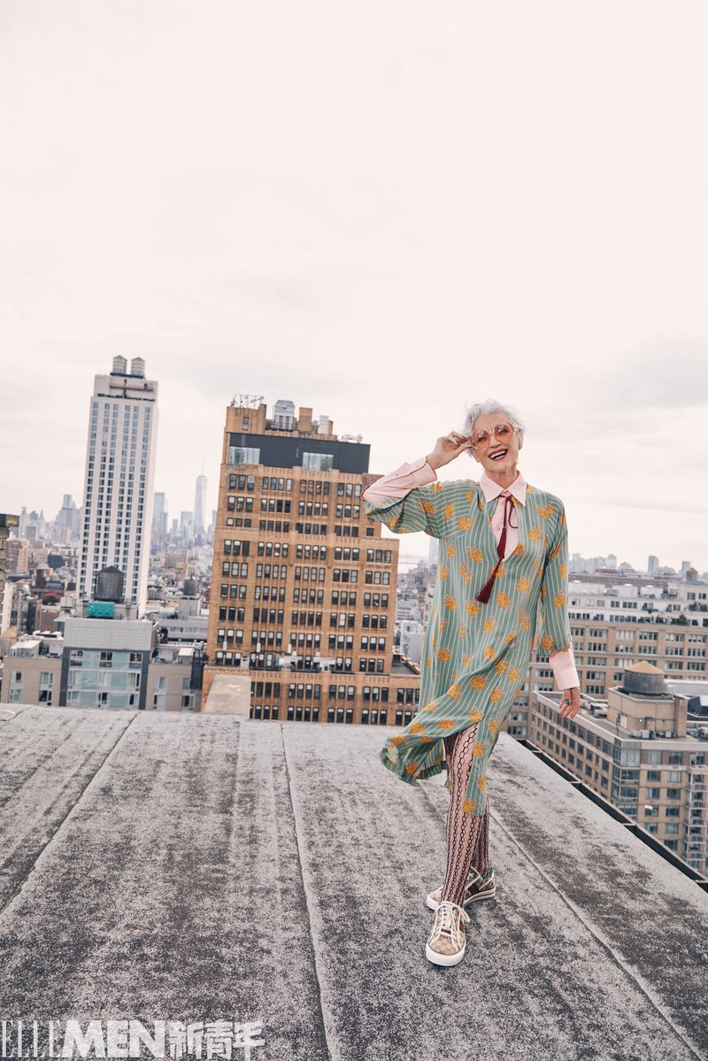 mayemusk's tweet image. Lovely views of New York City in the summer.
Modeling beautiful clothes on a rooftop. Quite scary.
@XFashion