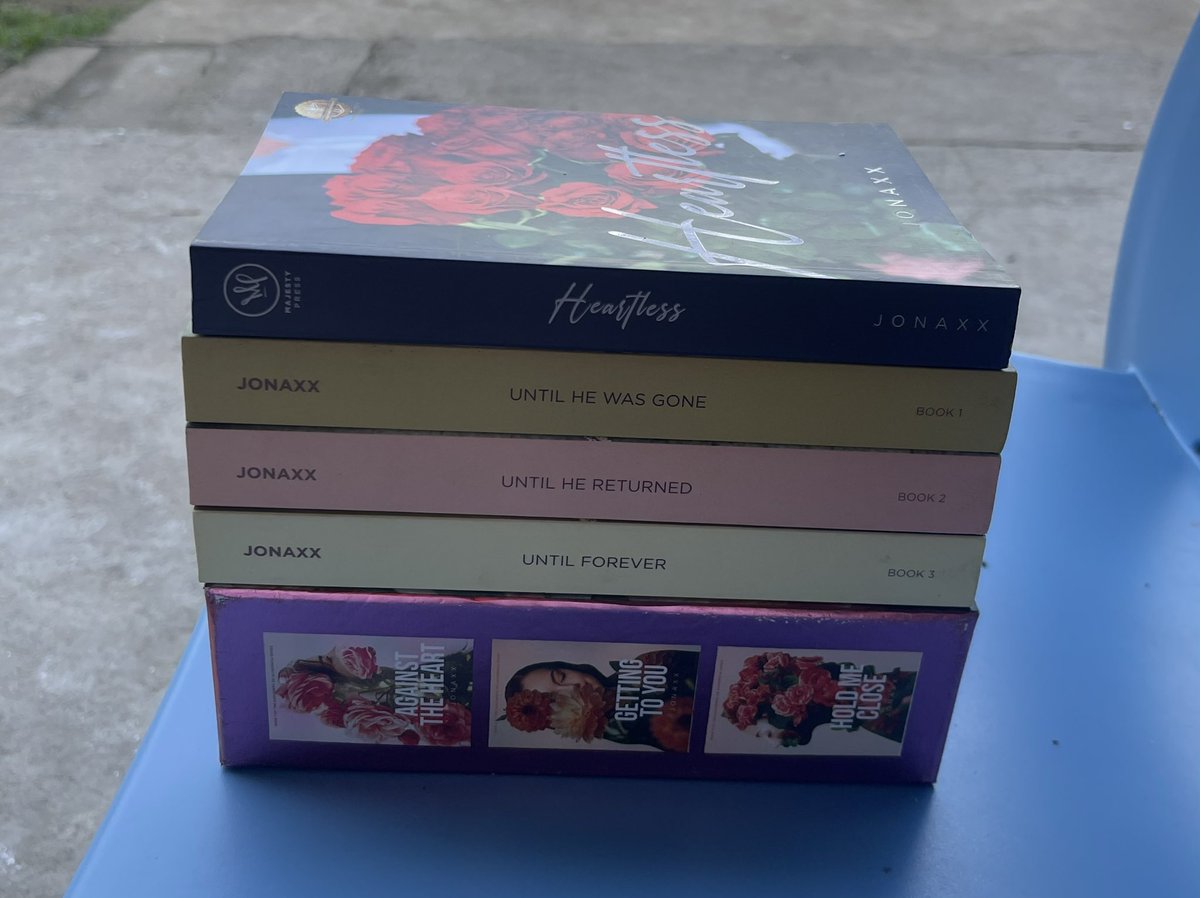___xxbin's tweet photo. ++jonaxx books https://t.co/VYQ2gQJnHH