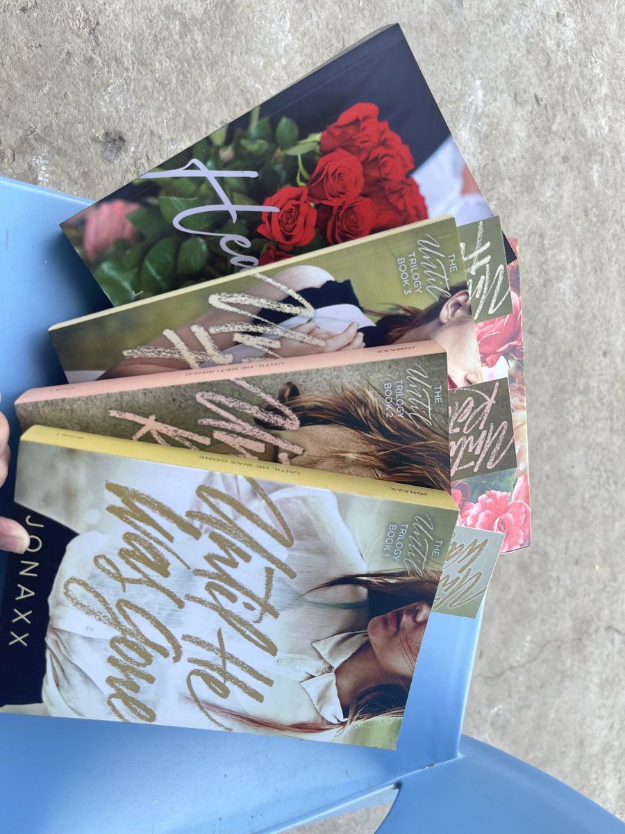 ___xxbin's tweet photo. ++jonaxx books https://t.co/VYQ2gQJnHH