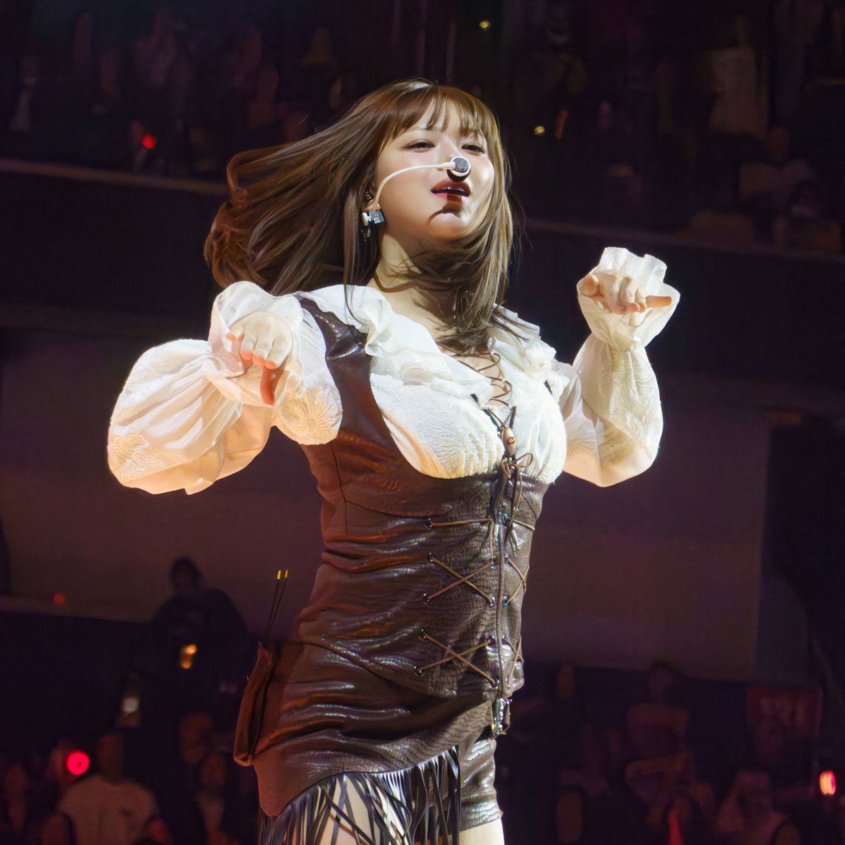 A pessoa que fica com ESSE cabelo depois de descolorir e pintar duas vezes em menos de dois meses só pode ser a favorita de Deus, não é possível 😭