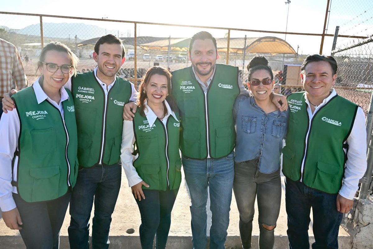 ¡Buenas tardes! 

Agradezco la invitación de mi amigo y alcalde <a href="/carlosvpmva/">Carlos Villarreal P</a> al arranque de obra de rehabilitación del #CampoLosPericos en la colonia Las Flores ⚾️🧢

Me dio gusto saludar al representante del Gobernador <a href="/manolojim/">Manolo Jiménez Salinas</a> a nuestro amigo Gabriel Elizondo a nuestro