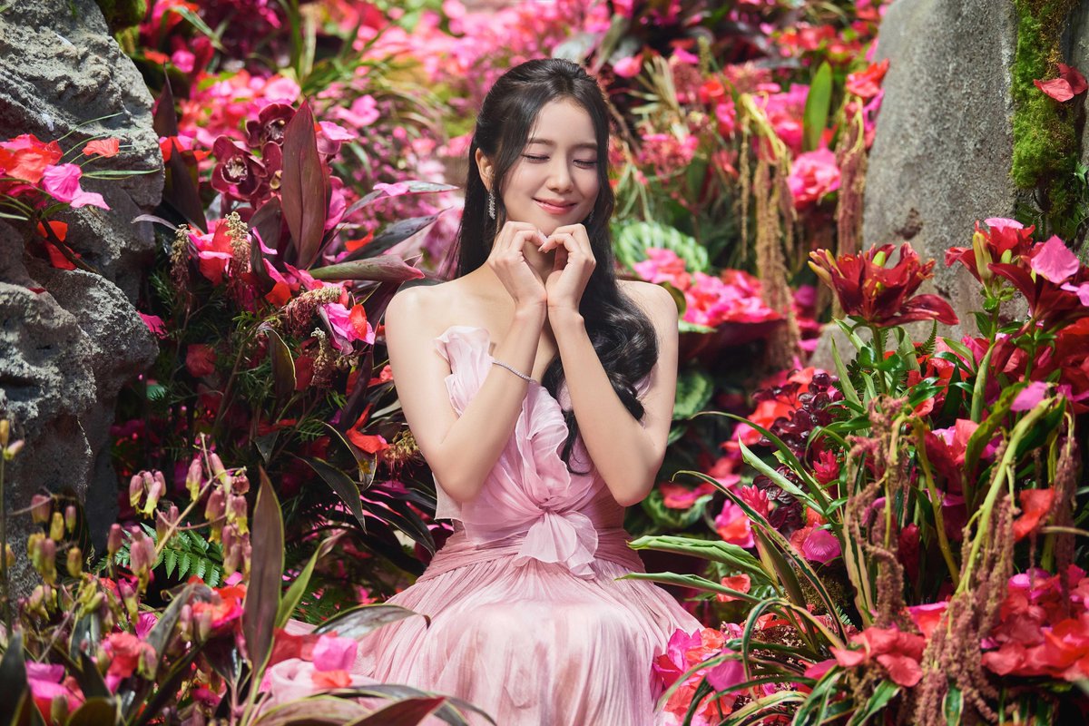 Filmmaker Choānn talks about directing #YourLove special video, courted by the Singapore Tourism Board (STB).

“I am super thankful for the opportunity to shoot #JISOO's video. The entire experience was surreal, but I am extremely proud of what we achieved in such little time.”