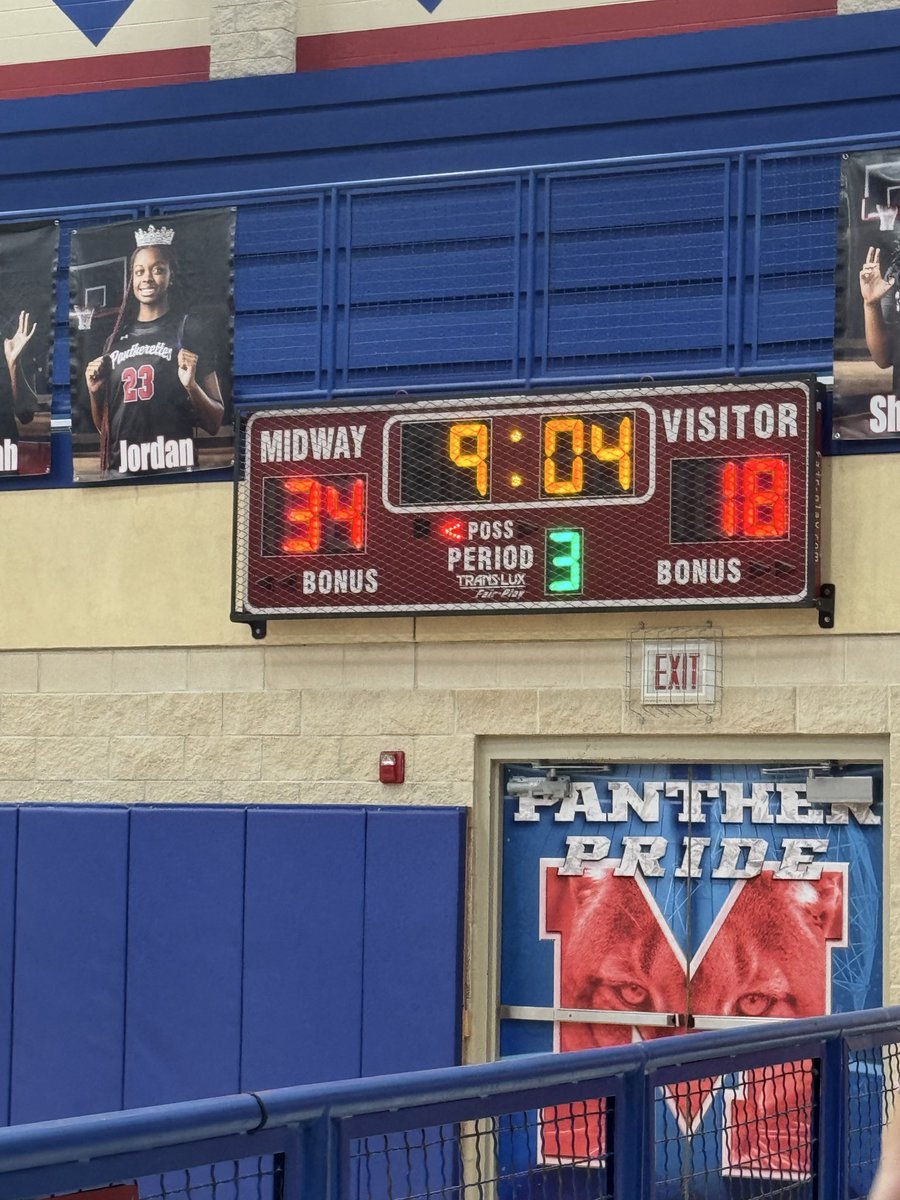 RussCochran's tweet photo. At Half Midlothian 18 Lake Belton 34…. @KDHsports https://t.co/hfzaYV2EBg