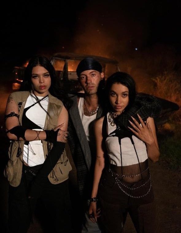 Ingratax, Feid and Maria Becerra for the official music video of "Paris (Remix)".
