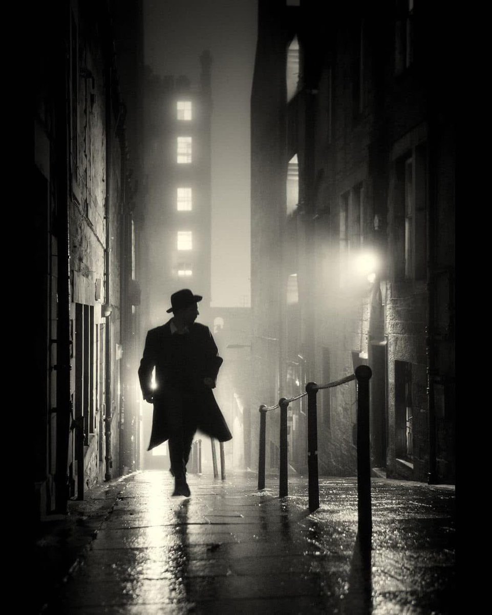 Photo: © Laurence Winram 
Edinburgh, Scotland.🏴󠁧󠁢󠁳󠁣󠁴󠁿
instagram.com/peraphotogalle… 
#PeraPhotoGallery