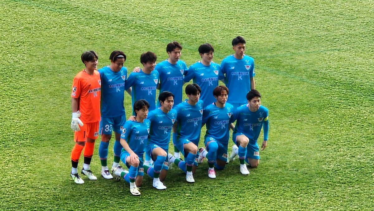 ace_killer810's tweet photo. 球蹴シーズン到来⚽️
私の総本山 駅スタ
新戦力の選手今年も期待大
松岡選手 兄ちゃんのデビュー戦を思い出すアグレッシブさ 
選手の皆さん今年もワクワクドキドキさせてくれぃ
サポ仲間の皆さん今年もよろしくお願いいたします
#サガン鳥栖 #17の誇りを胸に

#サガン鳥栖 https://t.co/Pwv0cHbcad