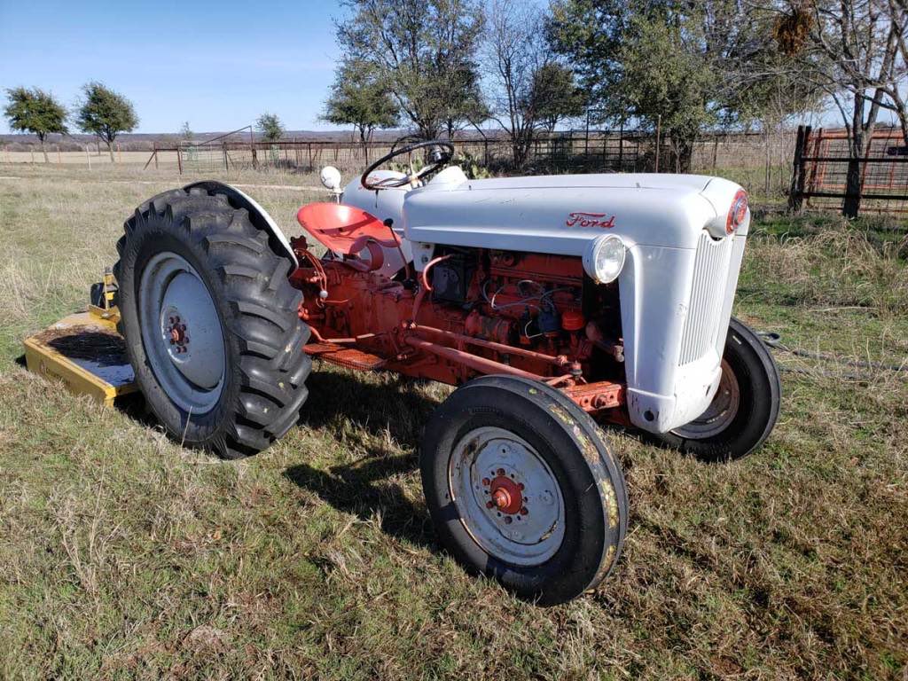 mwal517's tweet photo. @FLCons We always used our old grader blade for snow - with a 1953 ford Jubilee tractor! Worked great. https://t.co/fvr3JVQauJ