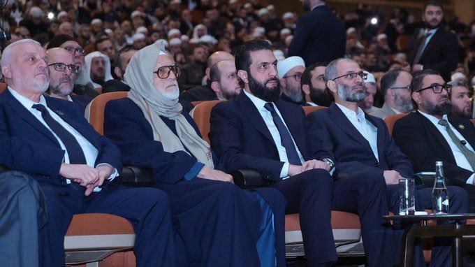 أطلقت وزارة الأوقاف السورية، يوم الأحد 15 فبراير 2026، مؤتمرها الأول بعد التحرير بعنوان: "وحدة الخطاب الإسلامي"، تحت شعار "رحمٌ بين أهله"، برعاية رئاسة الجمهورية ومجلس الإفتاء الأعلى، وبحضور وزير الأوقاف الدكتور محمد أبو الخير شكري، ووزير العدل، ومستشار رئيس الجمهورية للشؤون