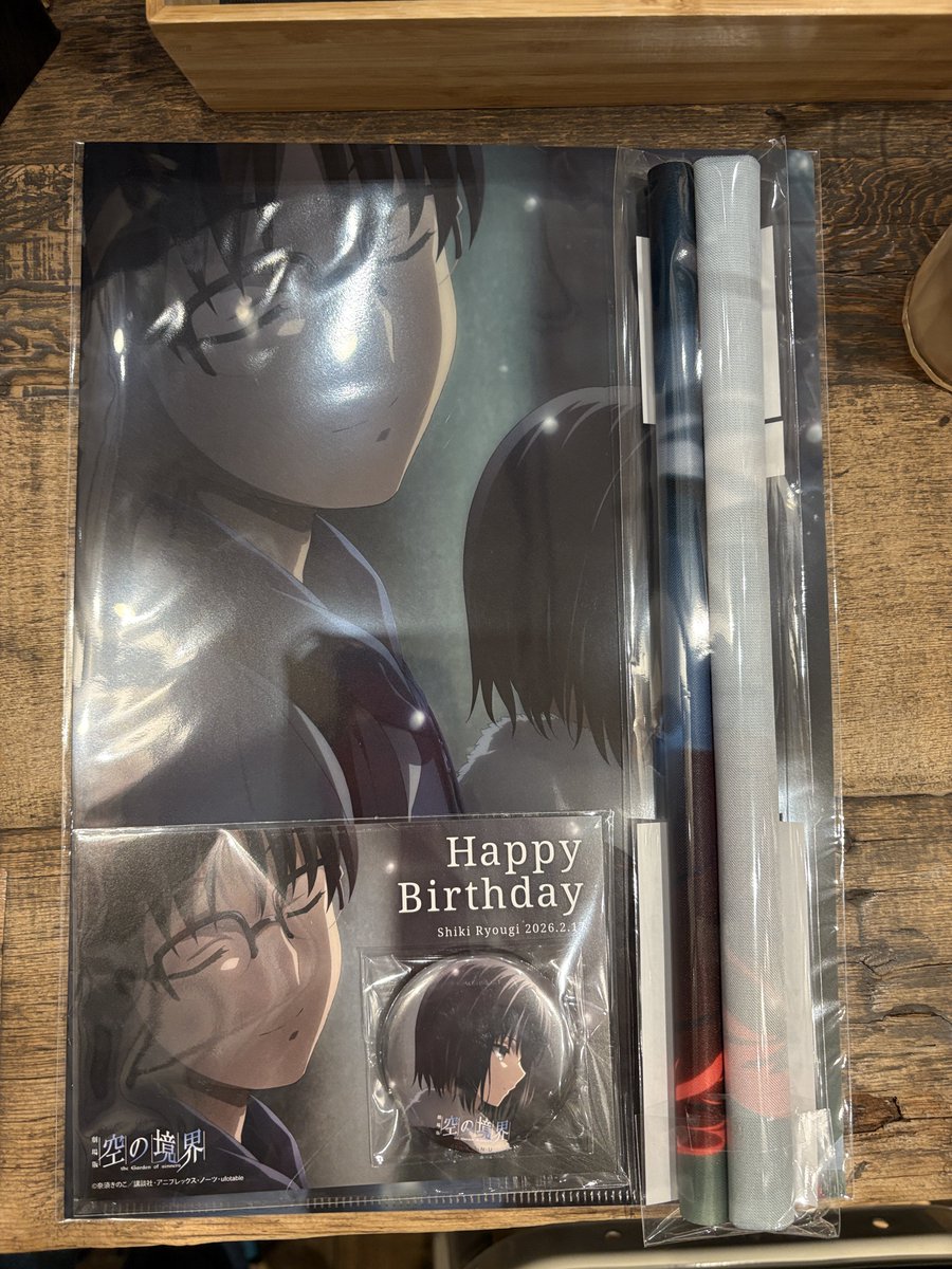 タペストリー ・クリアファイル ・缶バッチ 東京店は1人2限となってい