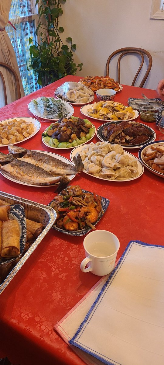 Ephraimblade's tweet photo. HAPPY CHINESE NEW YEAR EVERYONE! FEEL FREE TO GRAB A PLATE! https://t.co/v4tT0XIkNc