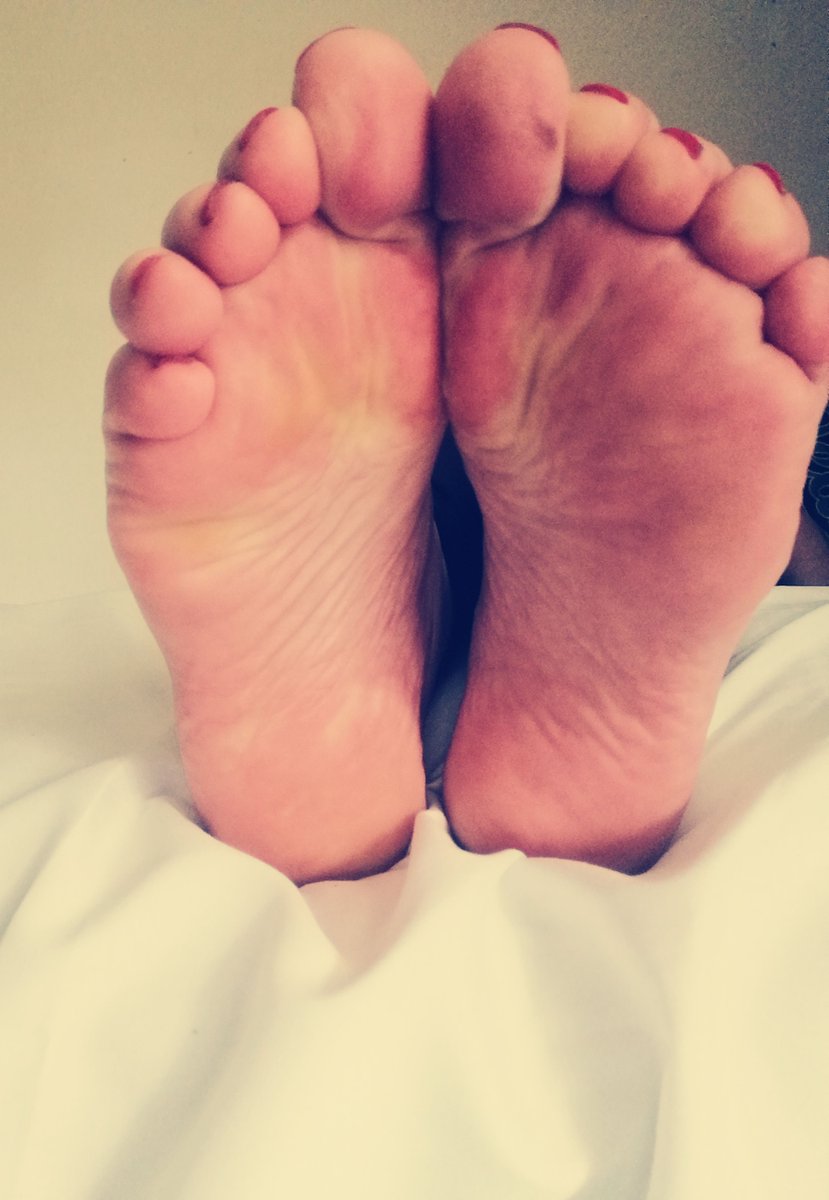 ToeTallyLizzie's tweet photo. Comment your favourite wrinkle...👣👑

#feet
#wrinklyfeet
#findom
#paypig
#toes https://t.co/I85t5HIiGx