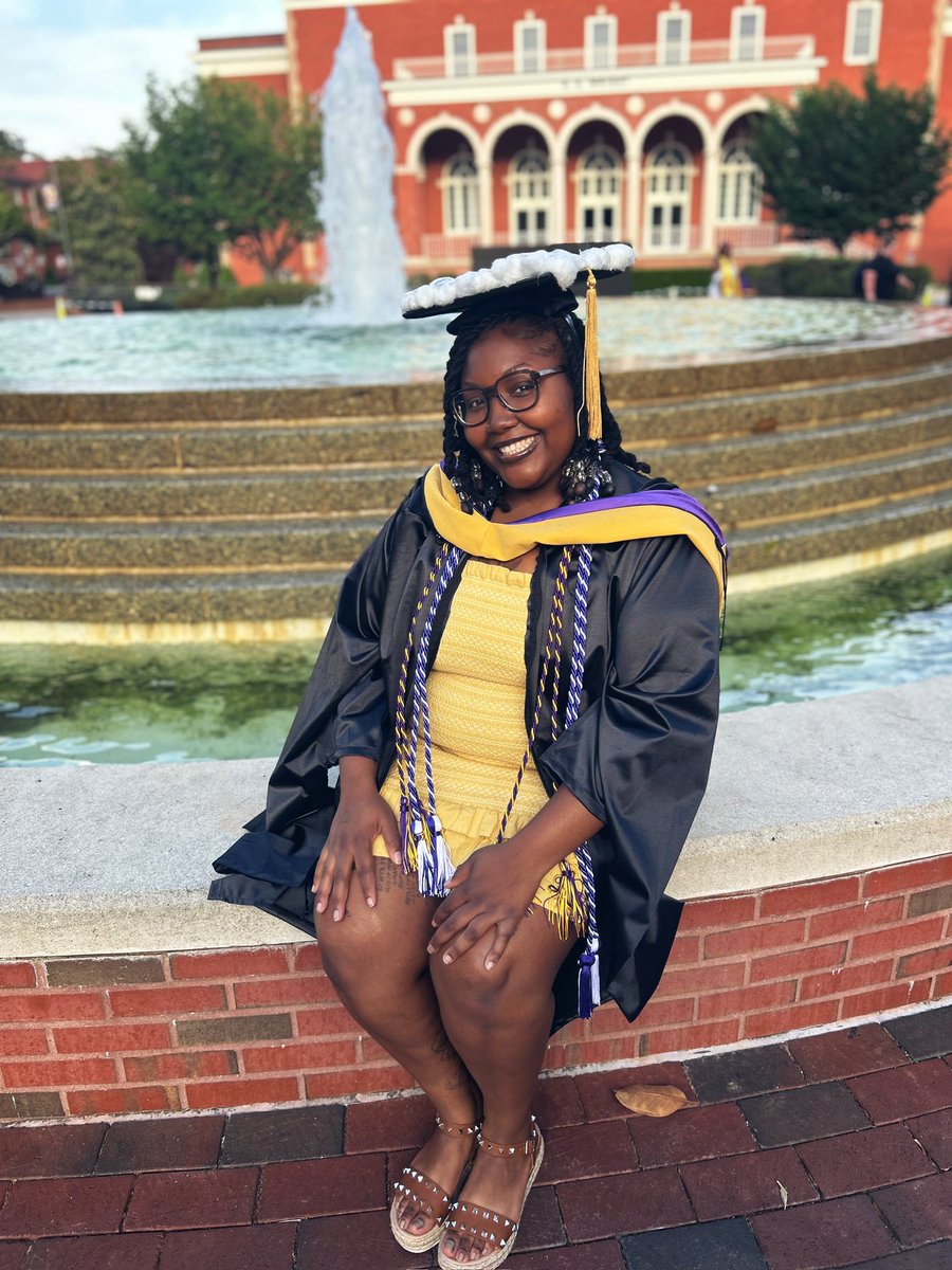 XNaziera's tweet photo. First In my bloodline to graduate college 🥹 (and twice at that 🤏🏽) https://t.co/sirbGtGDRf