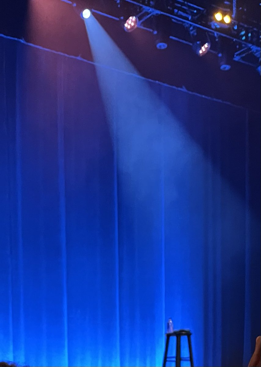 Alwaysimiling's tweet photo. Spotlight + stool + mic = a night full of memories. https://t.co/ReUE9JTGqG