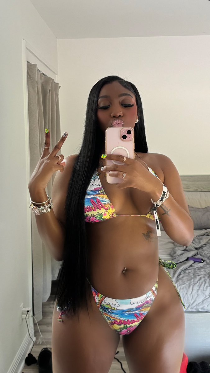 AwosanyaBoye's tweet image. RT @craveekii: 💋🤎