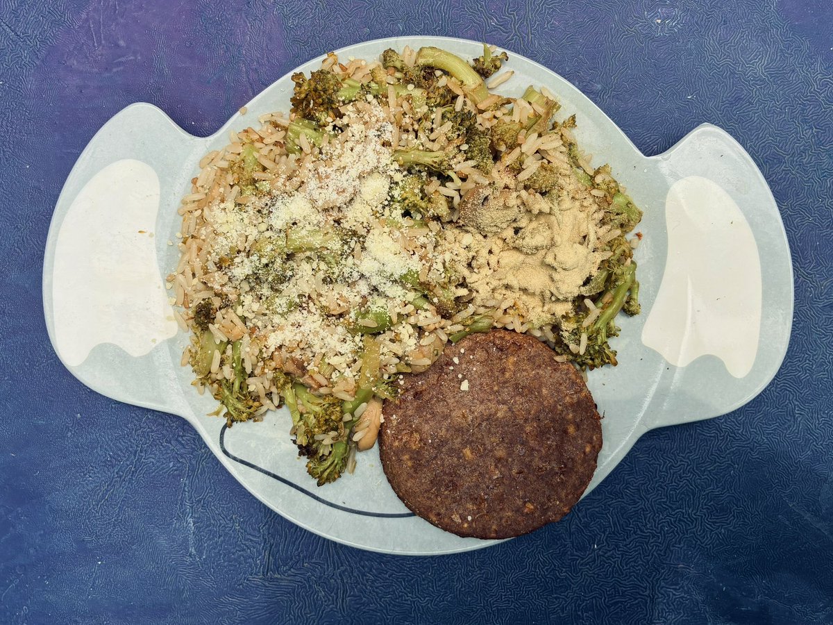 yyoglover's tweet photo. all of that is rice with broccoli? yes. https://t.co/OKX4RkMGG7