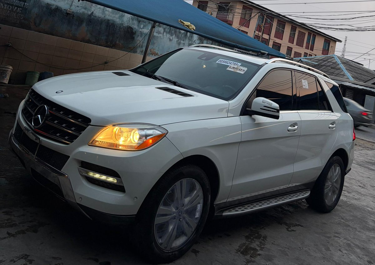 autocove's tweet image. #NewWeekNewBlessings ‼️ 

Clean Few Months Driven &amp;amp; #Apapa Port Cleared 🚢 

Mercedes Benz ML35 full option with park assist* 

*FIRST BODY* 
2024 entry 

Accident free 💯
Automatic folding mirror✔️
Parking sensors ✔️
Blind sport ✔️
BSM✔️
Factory neat dashboard✔️
Factory leather