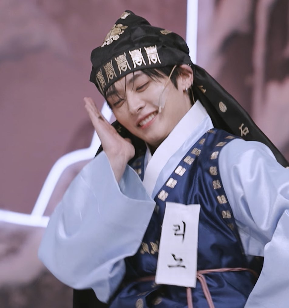 우리 리노는 더 아기가 되었네
2022년이고                                   2026년이고?