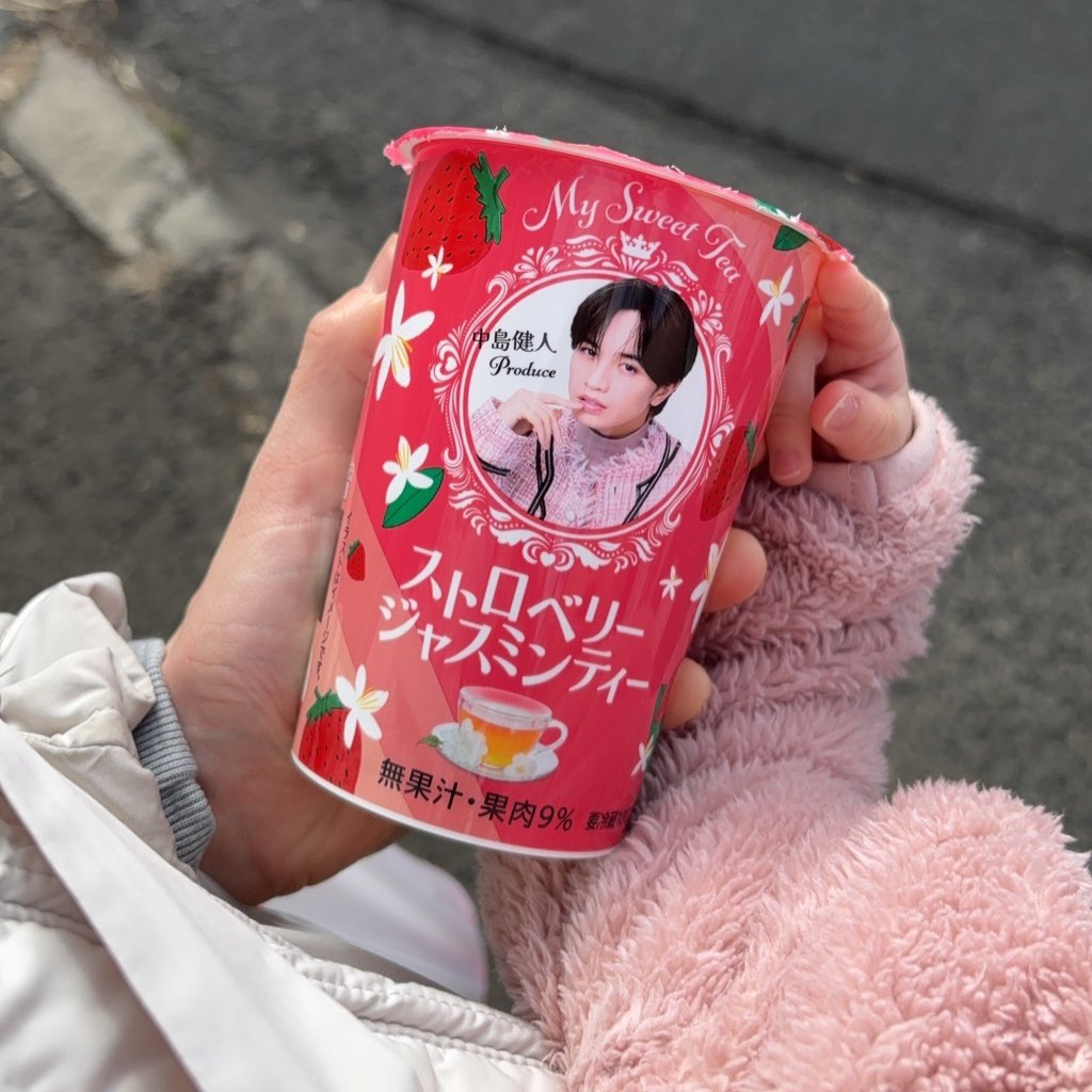 953712__'s tweet photo. 朝一娘とお散歩がてら買ってきた💙健人ｵﾒﾃﾞﾄ🍓 https://t.co/oR5DzblZHO