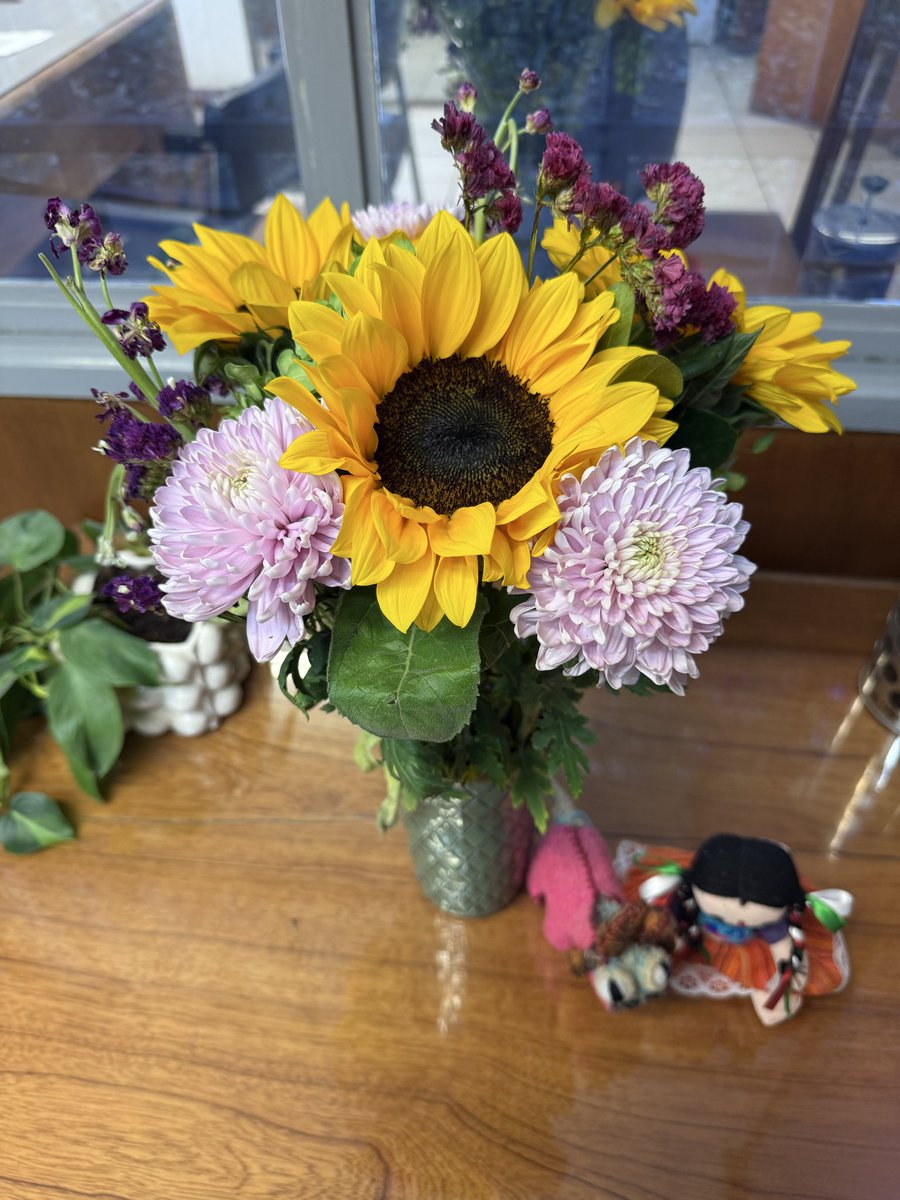 Inició bonita la semana con florecitas 💐🌻