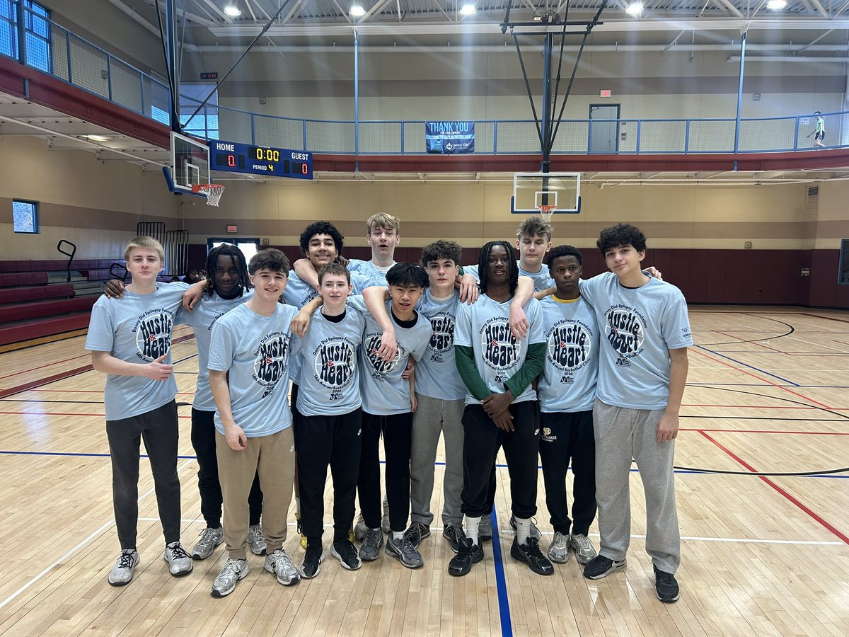 stpatrickhoops's tweet photo. Thank you to @DannyDidOrg for having the Shamrocks out to help out with the annual Hustle and Heart Clinic today! https://t.co/LOOLoFKwme