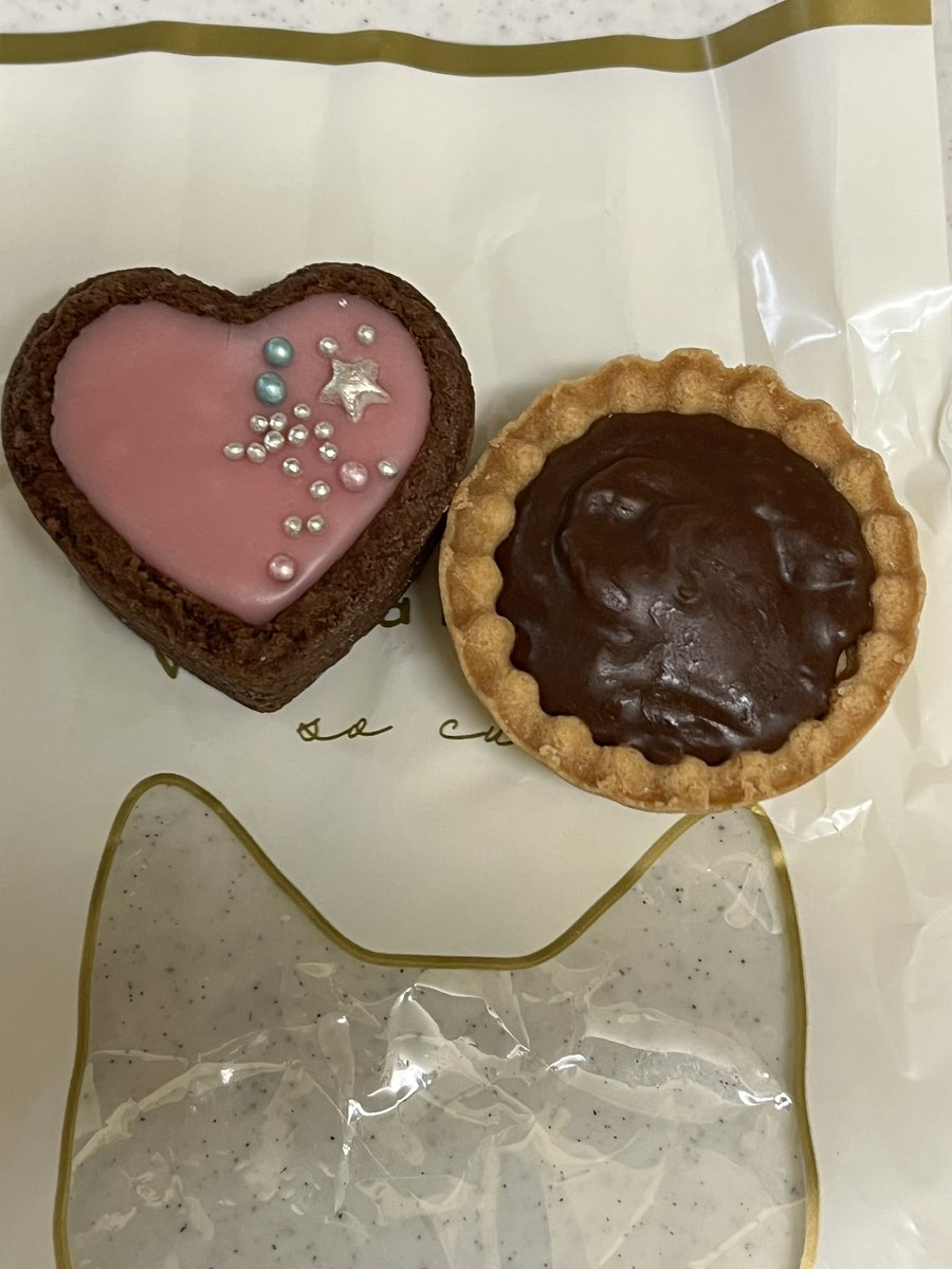 先日の #ちよだ猫まつり に来てくださったメグさん @meg_rin20200801 から、手作りチョコをいただきました🍫
大好きなチョコ菓子、どちらも最高に美味しかったです。

ありがとうございます。ごちそうさまでした🙇