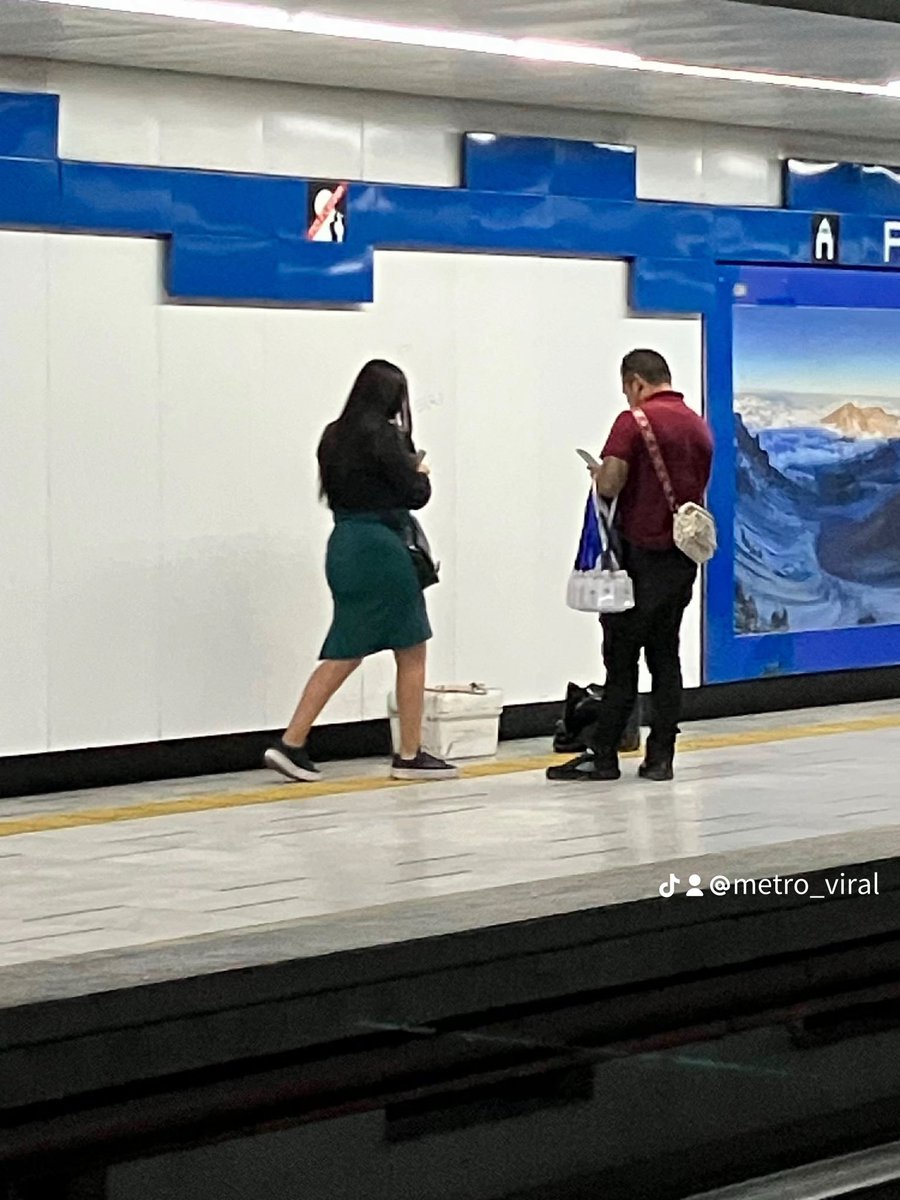#ULTIMAHORA 

Usuarios reportan a 2 Vagoneros qué están rayando las paredes de la Línea 2 del Metro Ciudad de México 🇲🇽 <a href="/MetroCDMX/">MetroCDMX</a> 🚨

De por sí el #MetroCDMX está empeorando cada día, y con estos sujetos… las cosas empeorarán más y más rápido…‼️⚠️

¿Y los polis <a href="/SSC_CDMX/">SSC CDMX</a> ⁉️