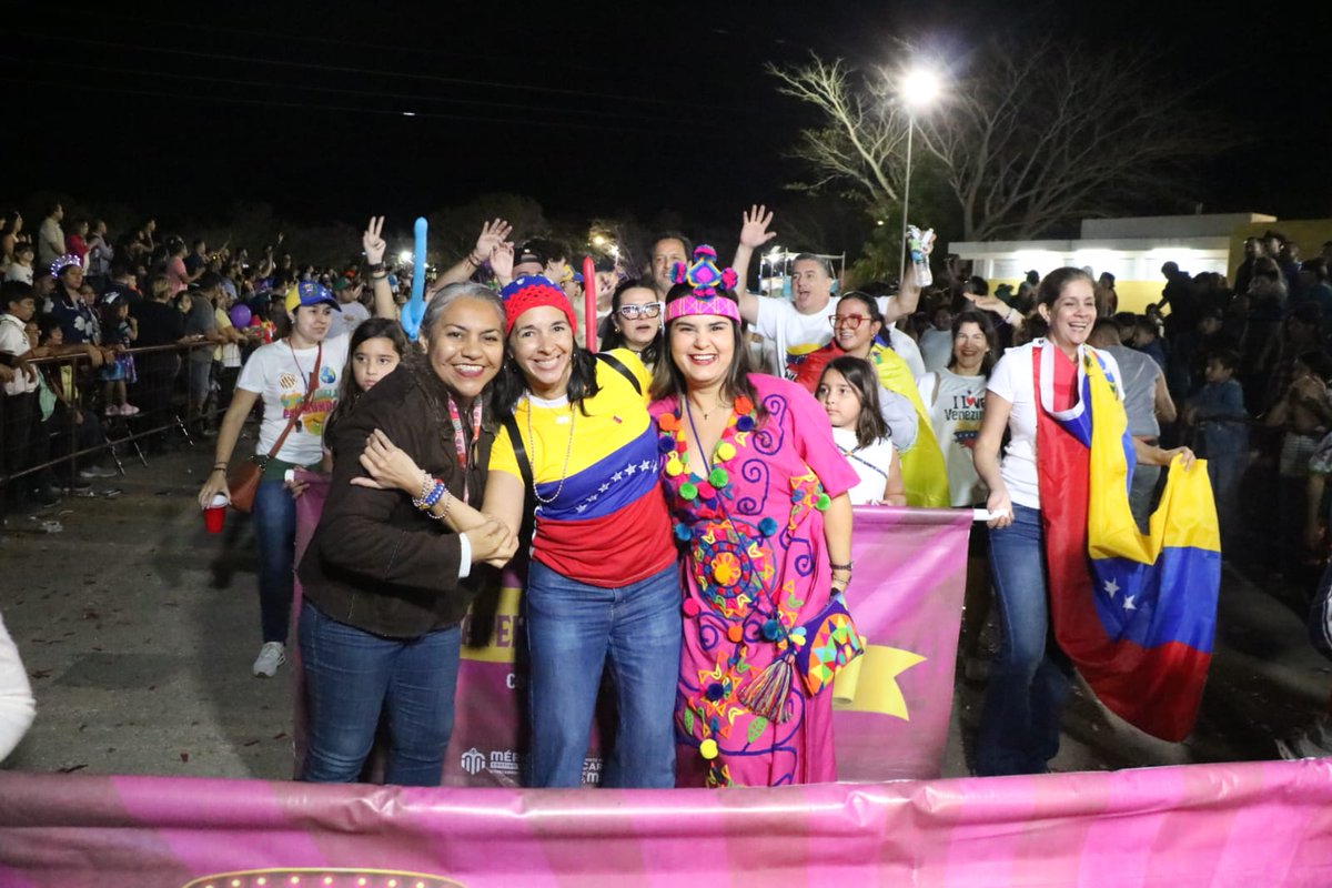 El #CircoCarnavalMérida se transformó en un escenario sin fronteras. La Comparsa Multicultural nos recordó que la diversidad es nuestra mayor riqueza, llenando las calles de color, ritmo y hermandad con la participación de la comunidad migrante. 💃🕺