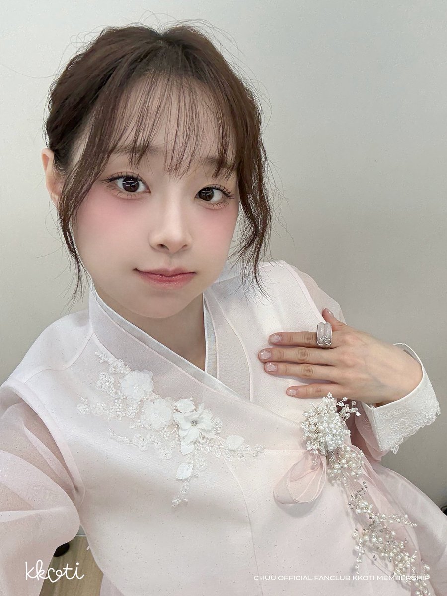 [📸]
#forKKOTI NEW YEAR GREETING

🔗weverse.io/chuu/media/1-1…

#CHUU #츄