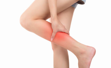 KristenJakobitz's tweet image. Did you know? If you experience restless legs or muscle cramps at night, you’re likely deficient in magnesium. It helps the muscles relax by competing with calcium. Try a soak or a supplement. 
#Magnesium #MuscleRecovery #WellnessTips