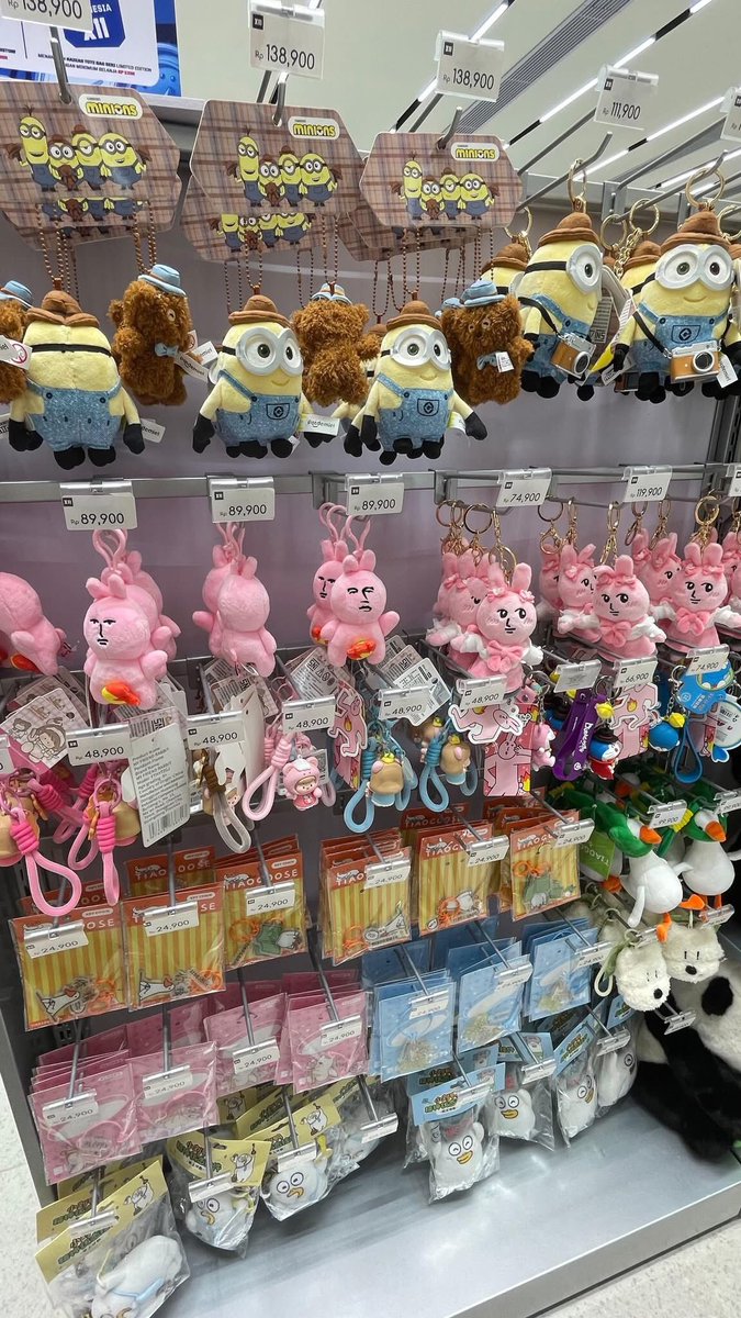 ah mungkin perasaanku saja...