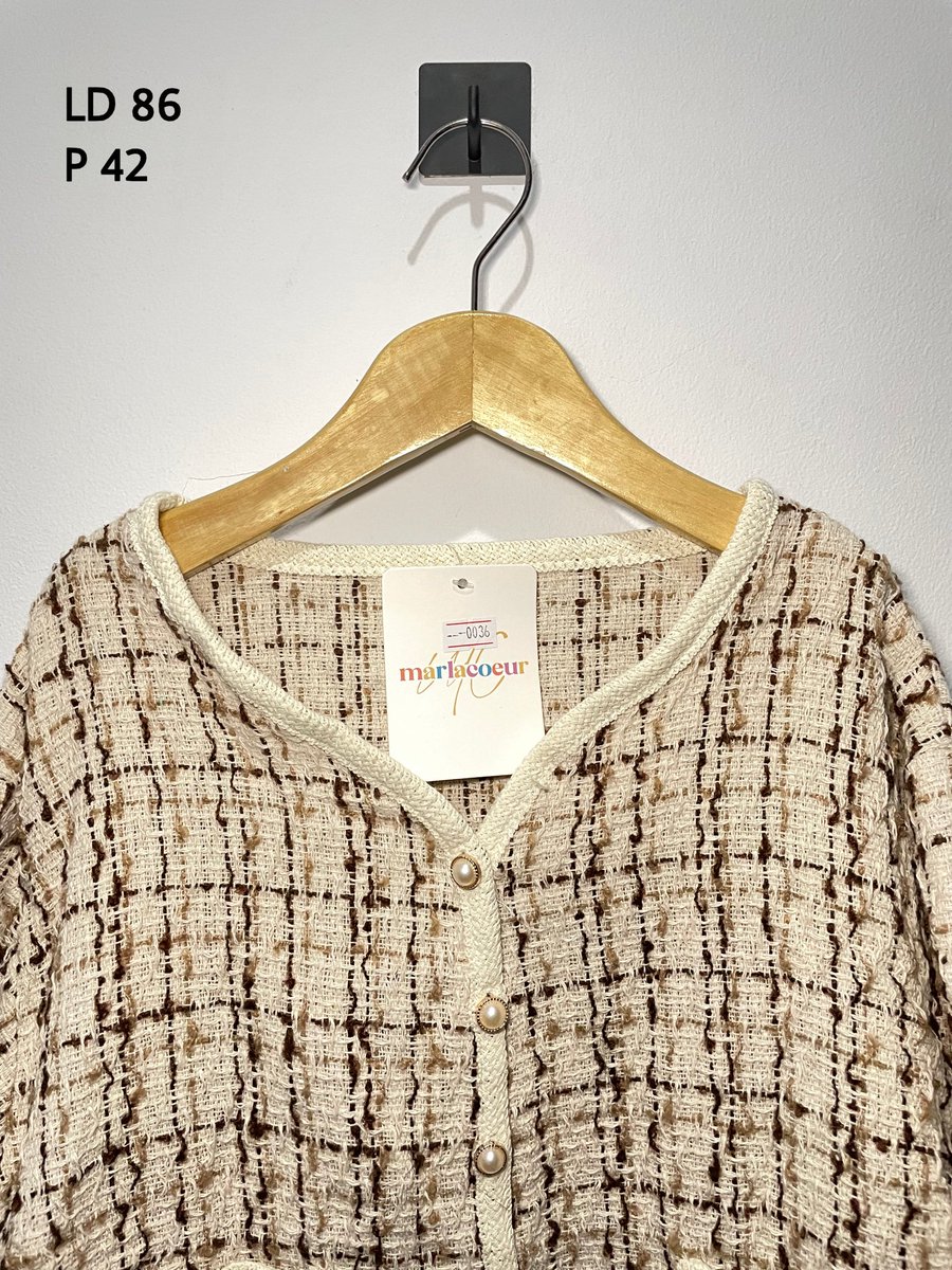 burritowraap's tweet photo. WTS preloved atasan kemeja &amp; blazer under 60k

Tweed blazer new yaa https://t.co/9ApA6wcgb0