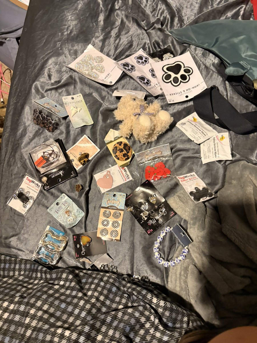 edentityv's tweet image. Kelpto haul, apparently a thing? It’s all a birthday gift for this girl so ignore the items