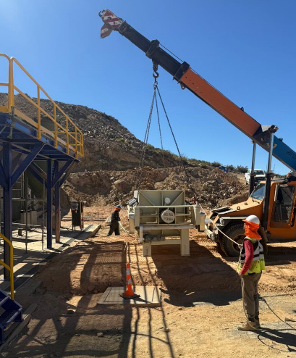 aurynmining's tweet photo. Feb 14, 2026 - Installation of a filter press onto the support platform. https://t.co/lls03d0srt