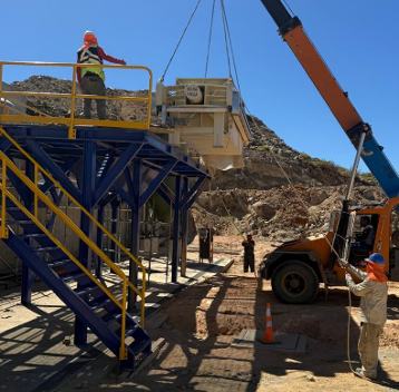 aurynmining's tweet photo. Feb 14, 2026 - Installation of a filter press onto the support platform. https://t.co/lls03d0srt