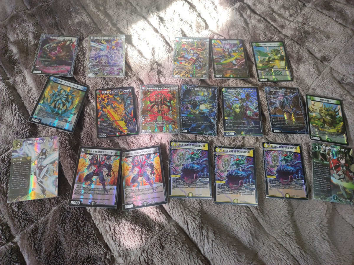 今、タカラトミー相談室に再度連絡したところカードがいっぱい重なる