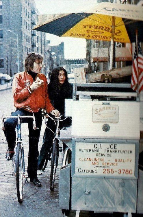 John Lennon and Yoko Ono in New York City, 1972.  Photo by Ben Ross. Grabbing a bite from the legendary G.I. Joe Veterans Frankfurter Service hot dog stand. After moving to New York in 1971, they loved the freedom of being able to explore the city just like anyone else.