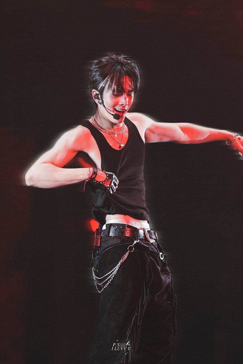 PSanta_0520's tweet image. ตัวก้เล็กนิดเดียวแต่ทำไมเวลาอยู่บนเวทีถึงได้ตัวใหญ่จังนะ

       คงเป็นเพราะได้ทำในสิ่งที่รักและมันเป็นความฝันสูงสุดแหละเนาะ มันเลยฟูลฟิล มีความสุขกับที่รักและอยากทำ ส่งพลังงานทุกอย่างออกมาแบบใหญ่โตคนดูรับรู้และสัมผัสได้ ว่าสิ่งที่ได้รับมันมีแต่ความสุข เต้นไลน์ใหญ่…