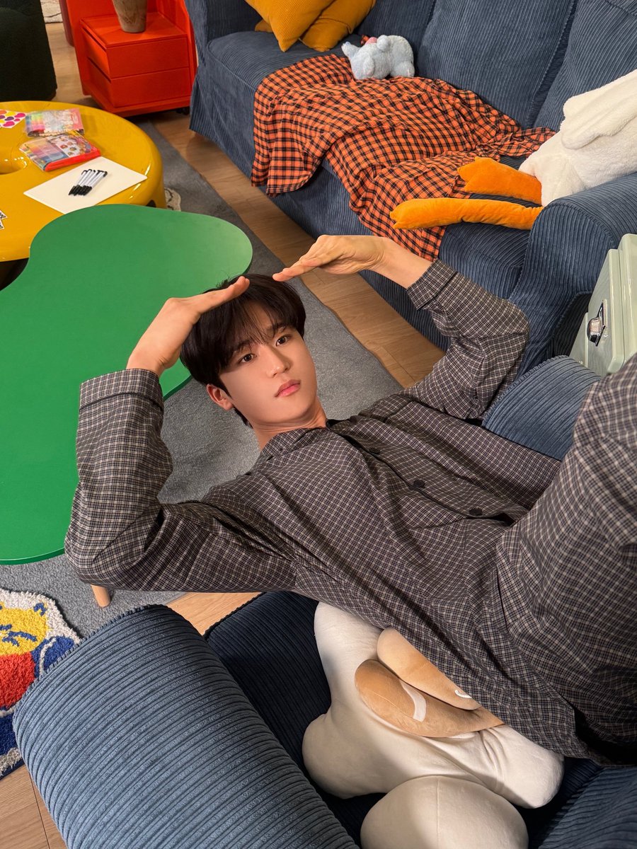 [#준우]
새해 복 많이 받으세요🙇‍♂️

#루네이트 #LUN8 #설날 🚘