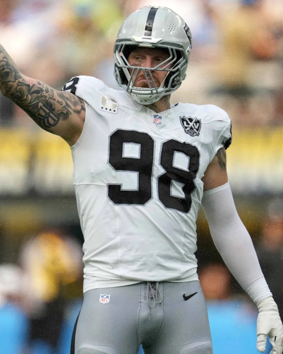 thecoldwire's tweet photo. Albert Breer reveals there is a chance Maxx Crosby will stay in Las Vegas despite interest from a lot of teams.

"I do think there are teams out there, including the two that were in the Super Bowl, that would have an interest at looking at bringing in Maxx Crosby," Breer said. https://t.co/Snnwpr1u9k
