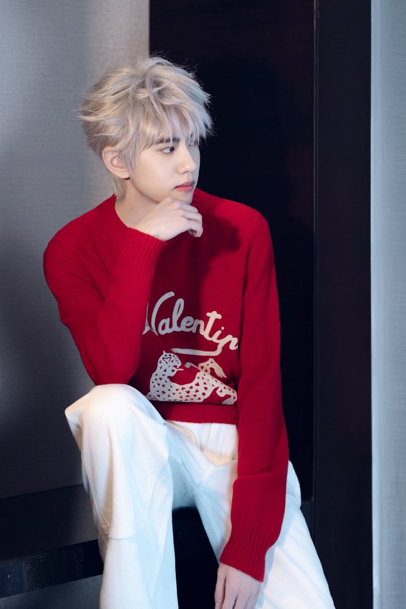 류헌승공작실 웨이보
260217

새해의 막이 이미 당신을 위해 열렸습니다.
지난 한 해의 모든 노력이 새해의 달콤함으로 빚어지고, 앞으로 내딛는 모든 걸음마다 좇을 수 있는 꿈이 함께하길 바랍니다!

새해 복 많이 받으세요 @刘轩丞 — 완전히 새로운 하루는, 완전히 새로운 당신의 것입니다.