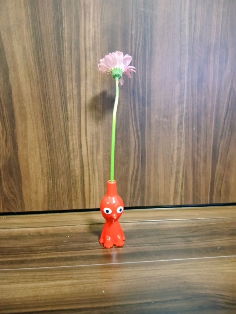 おはようございます☀ こどもが一輪挿しをしていたのですがとても頭の