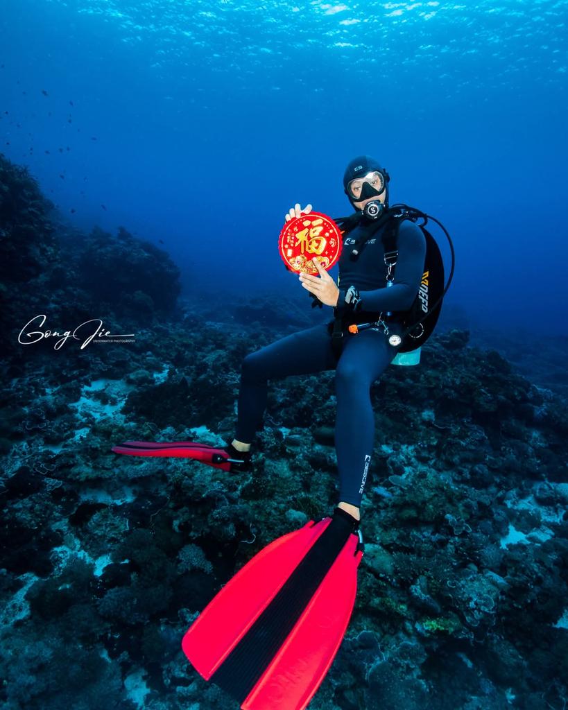 Happy Lunar New Year 🧧🌊

From beneath the surface, we wish you fearless momentum and deep fortune in the Year of the Horse 🐎✨

See you in the deep.