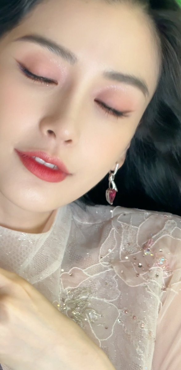 baiwanxiutushi's tweet image. 用脸拜年
#杨颖