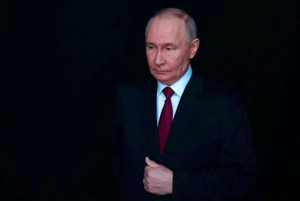 We now know that Jeffery Epstein after not being able to get an audience with Russian 🇷🇺 President Vladimir Putin, attempted to help overthrow him.

We know <a href="/ZelenskyyUa/">Volodymyr Zelenskyy / Володимир Зеленський</a> sought Epstein’s help &amp; had people meeting with him.

We also know Putin saved 🇺🇦 kids from being trafficked.